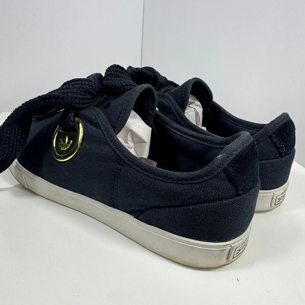 adidas Sleek Low Sneaker Womens Size 7 Black‎ Ribbon Bow Gold Badge FV0741